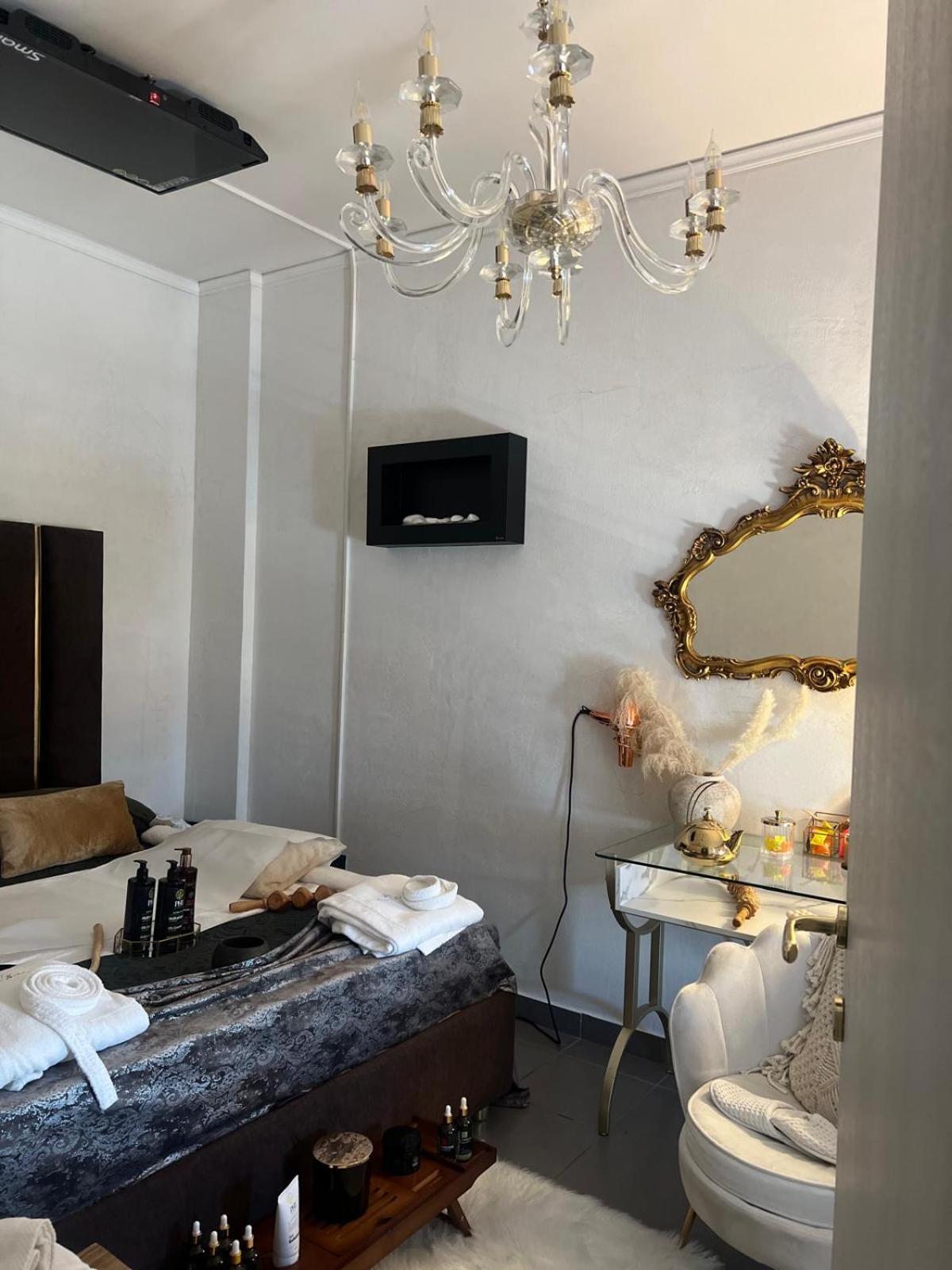 Femme Noir Luxury Spa Experience San Nicola La Strada Exterior photo