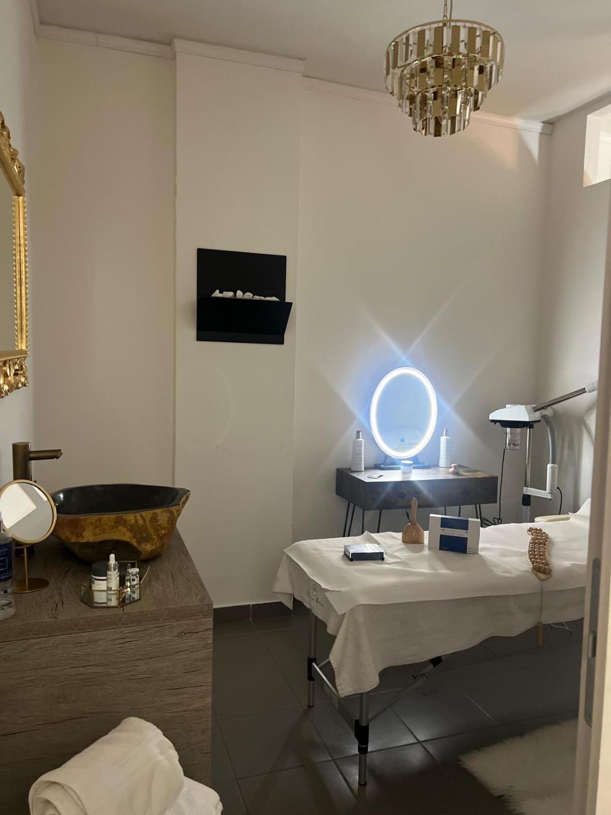 Femme Noir Luxury Spa Experience San Nicola La Strada Exterior photo