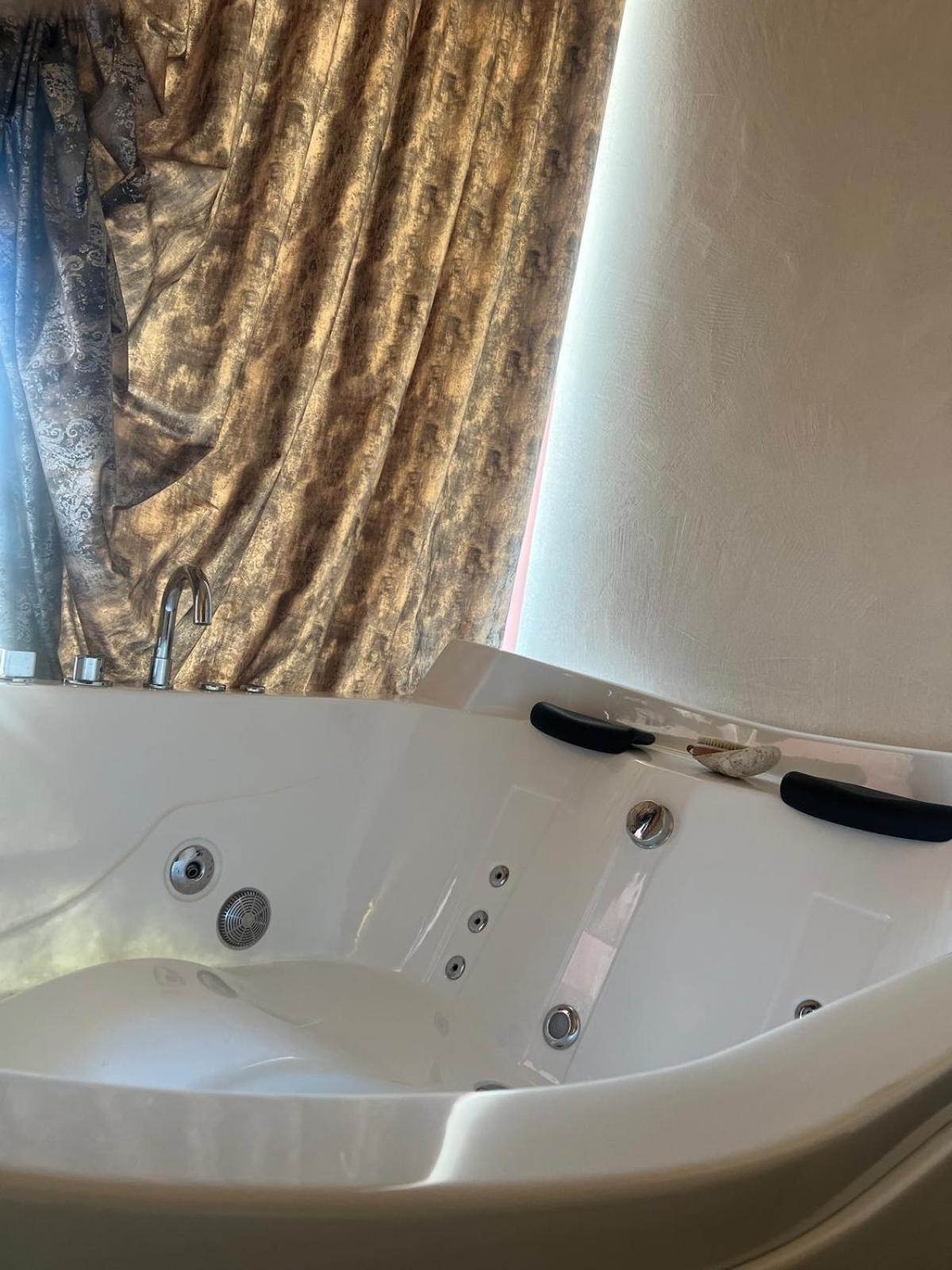 Femme Noir Luxury Spa Experience San Nicola La Strada Exterior photo